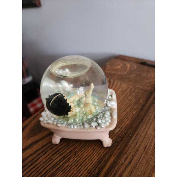 Rare 1999 Betty Boop #6808 Bubble Bath Figurine 4" Tall Snow Globe Retro Vtg Art - Picture 4 of 6